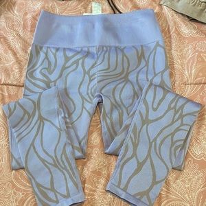 new Fabletics high waisted seamless leggings with tags (medium)